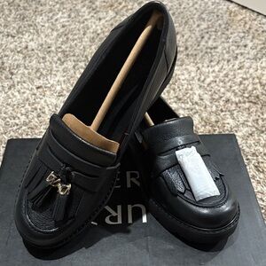 Elegant Black Leather Loafers with Tassel Detail